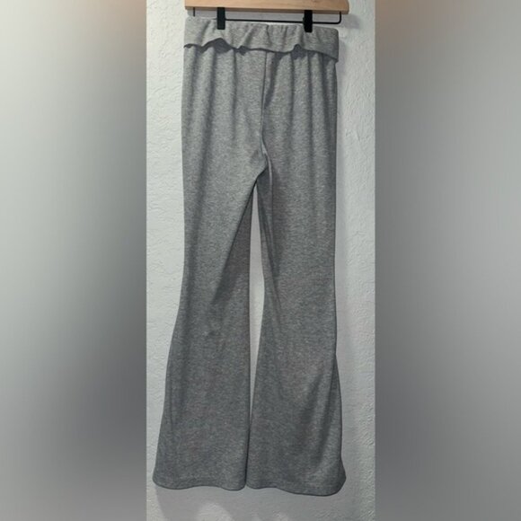 Shein Women's Ribbed Gray Flare Bottoms - Picture 5 of 6